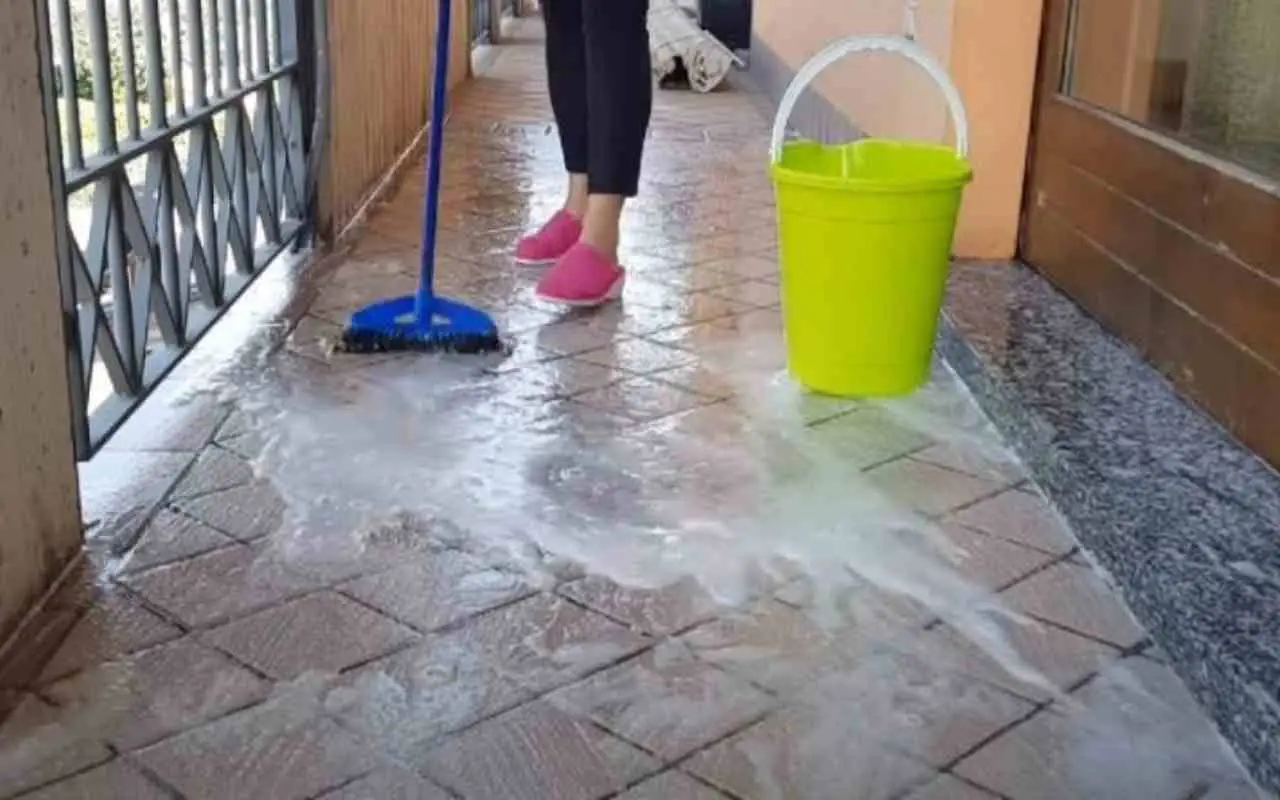 Allerta detersivo per pavimenti: ecco tre motivi per cui non devi più utilizzarlo