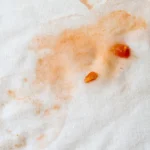 Come togliere le macchie di ketchup dai tessuti